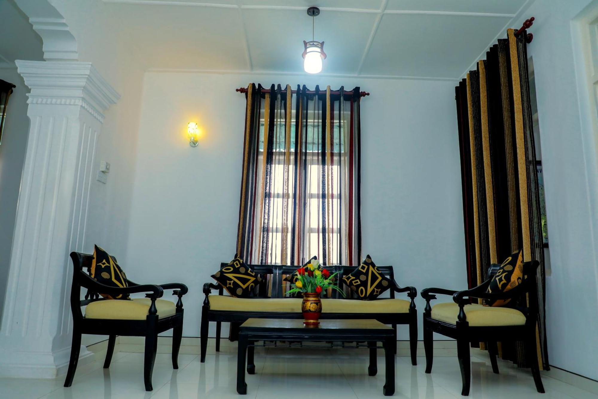 Bon Voyaage Tourist Inn Trincomalee Esterno foto