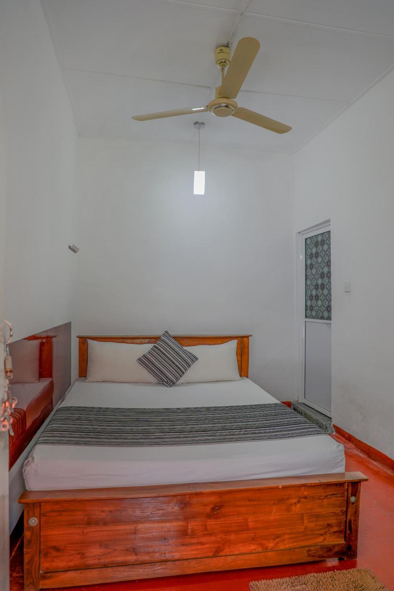 Bon Voyaage Tourist Inn Trincomalee Esterno foto