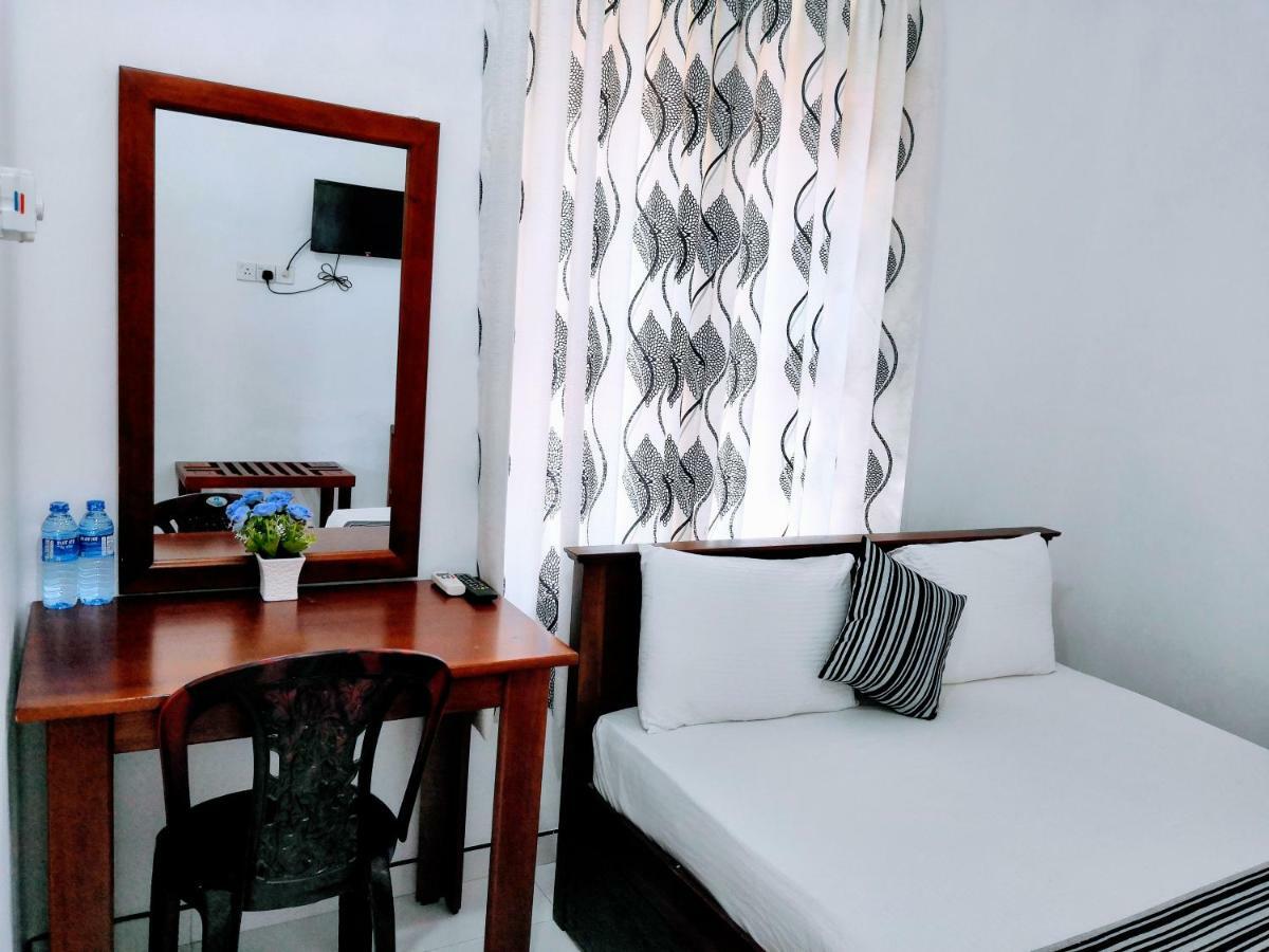Bon Voyaage Tourist Inn Trincomalee Esterno foto
