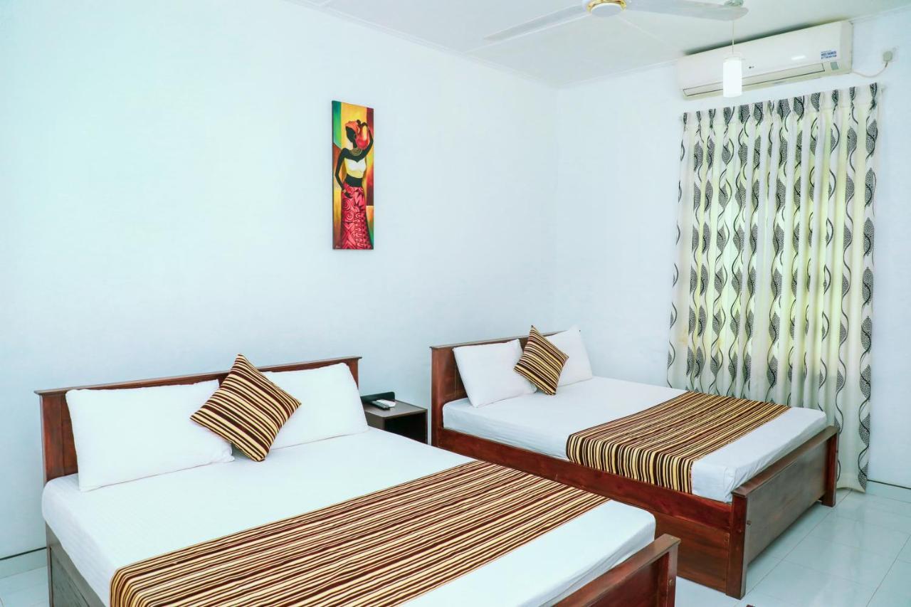 Bon Voyaage Tourist Inn Trincomalee Esterno foto