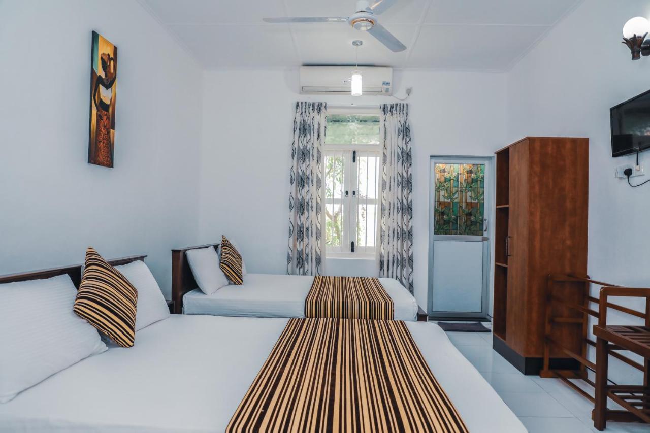 Bon Voyaage Tourist Inn Trincomalee Esterno foto